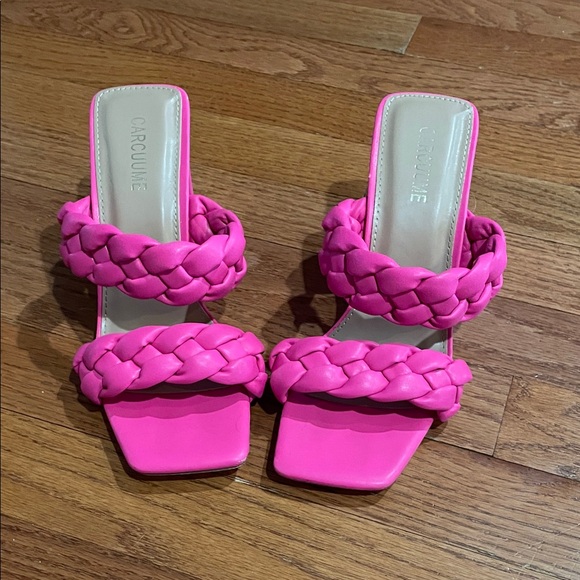 Carcuume Shoes - Carcuume size 7 Women's Pink Braided Sandals EUC